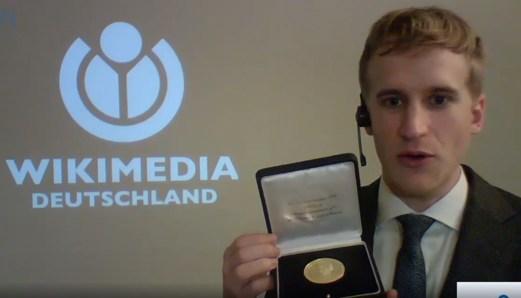 Dr. Lukas Mezger, Präsidiumsvorsitzender von Wikimedia, bei der Preisverleihung | 2020 / UB Rostock