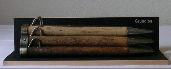 









'Grundlos'

Wandobjekt
59 x 27 x 15  cm 