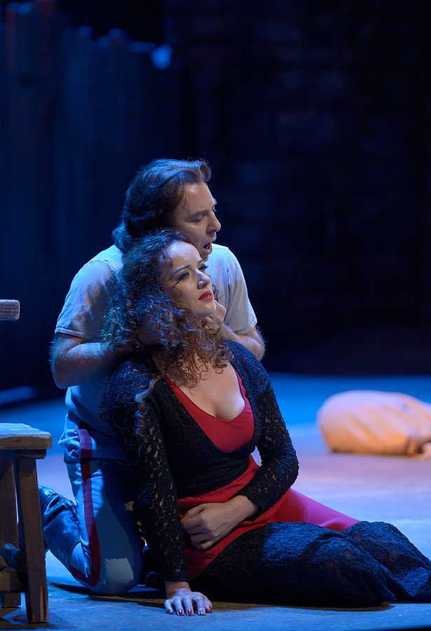 Carmen Clémentine Margaine als Carmen, Roberto Alagna als Don José