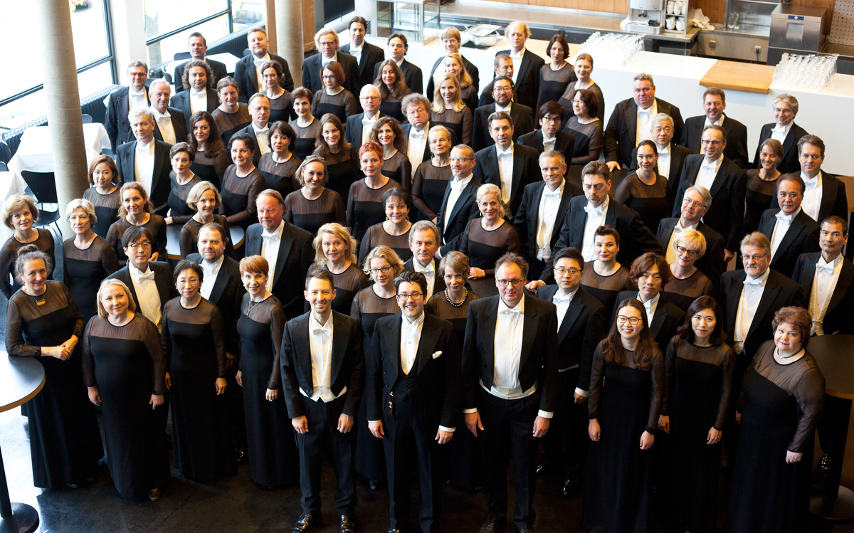 Der Chor der Deutschen Oper Berlin mit Jeremy Bines | Bettina Stöß