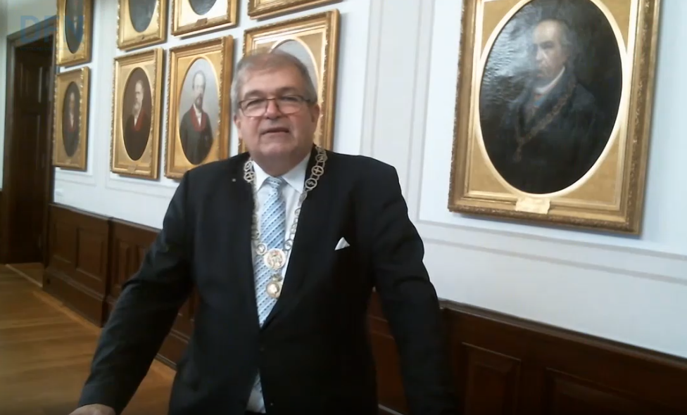 Universitätsrektor Prof. Dr. Schareck bei der Begrüßung in der historischen Aula | 2020 / UB Rostock