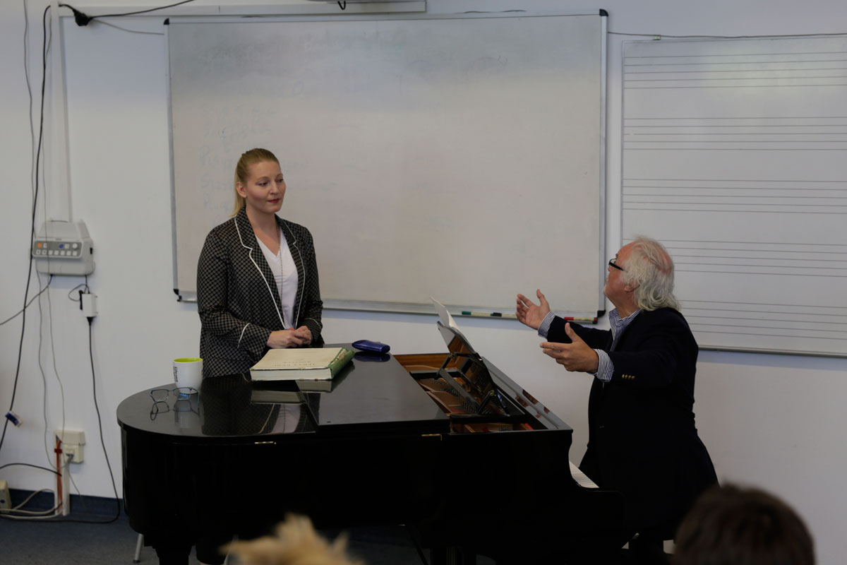 Rhapsody in School mit Donald Runnicles und Annika Schlicht